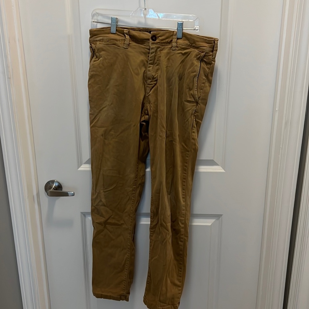 AE Men’s Khakis